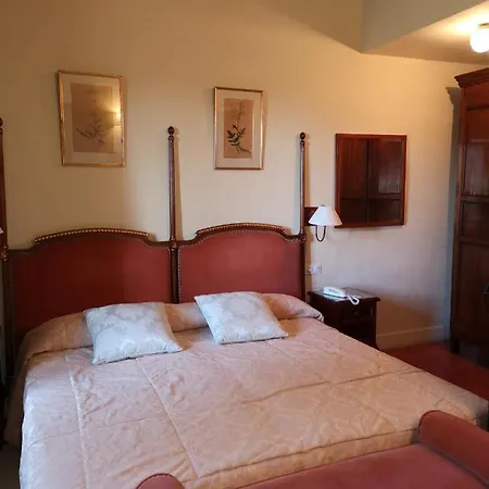 Caserío De Lobones