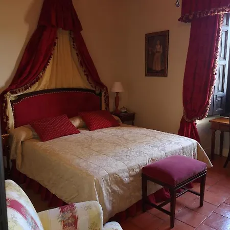 Caserío De Lobones